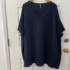 Rundholz Woman's Black Over-Sized Knit Lagoon-Look Short Sleeved Heavy Sweater